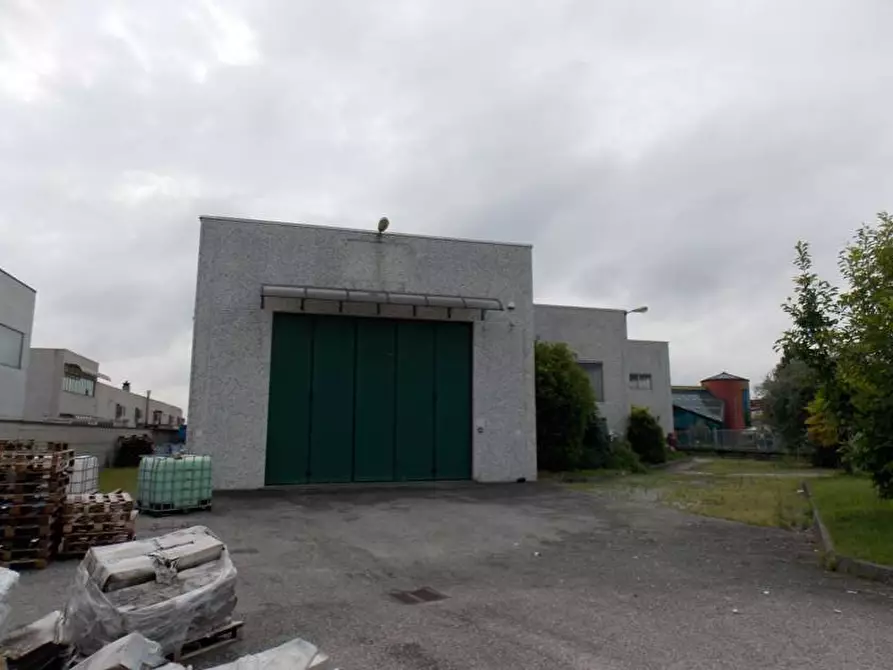 Immagine 1 di Attività artigianale in vendita  a Cavenago D'adda