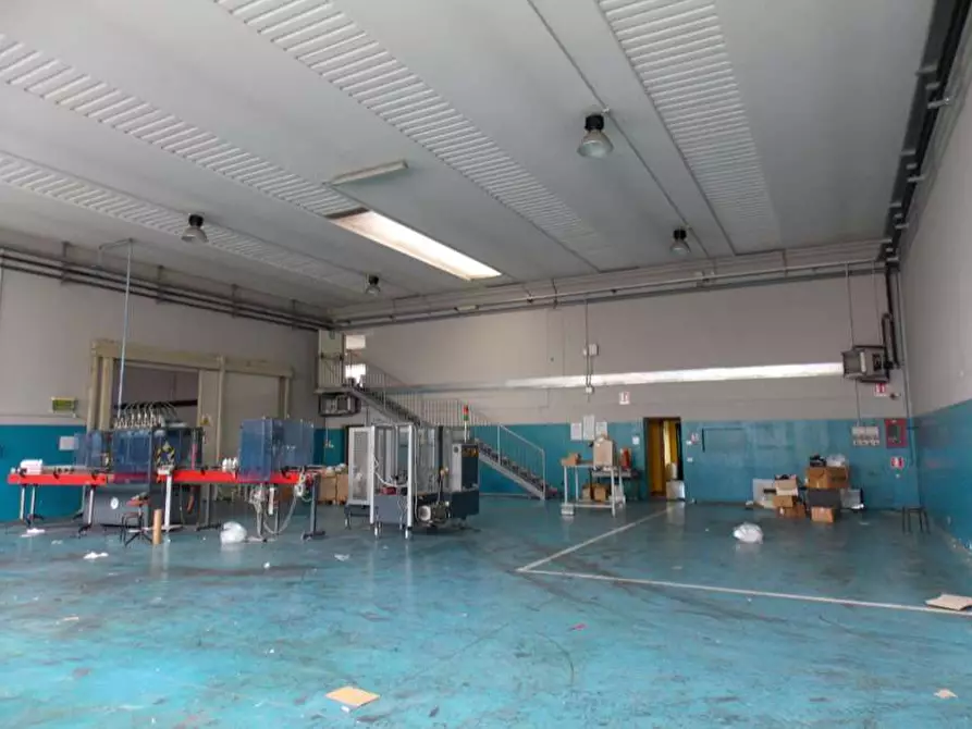Immagine 22 di Attività artigianale in vendita  a Cavenago D'adda