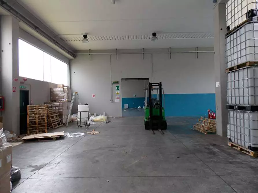 Immagine 21 di Attività artigianale in vendita  a Cavenago D'adda