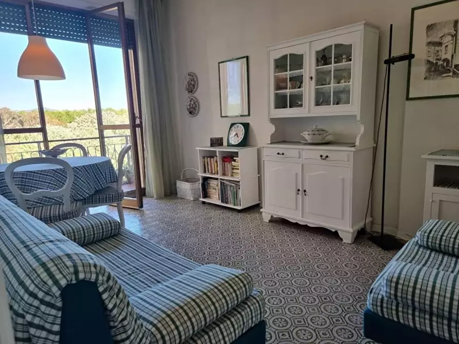 Immagine 1 di Appartamento in vendita  a Viareggio