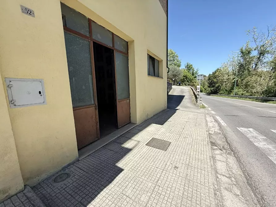 Immagine 8 di Magazzino in affitto  a Siena