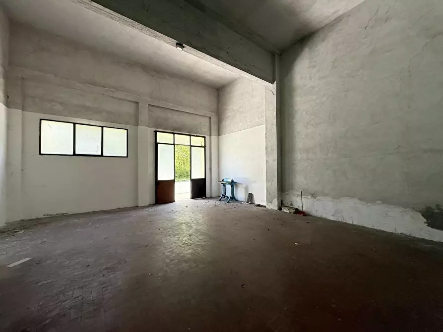 Immagine 1 di Magazzino in affitto  a Siena