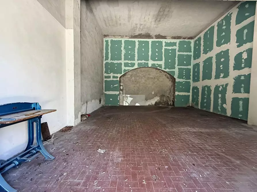 Immagine 6 di Magazzino in affitto  a Siena
