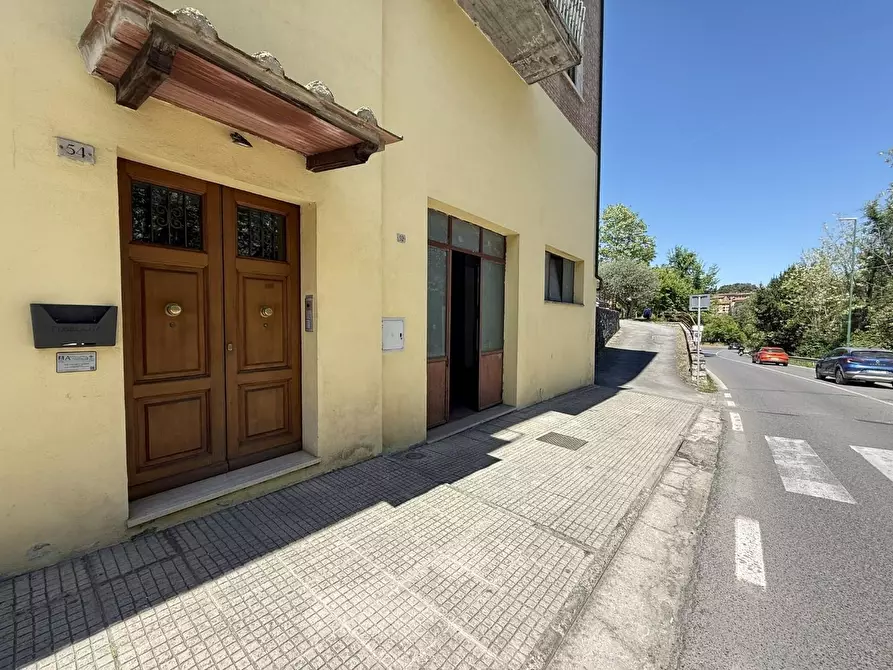 Immagine 2 di Magazzino in affitto  a Siena