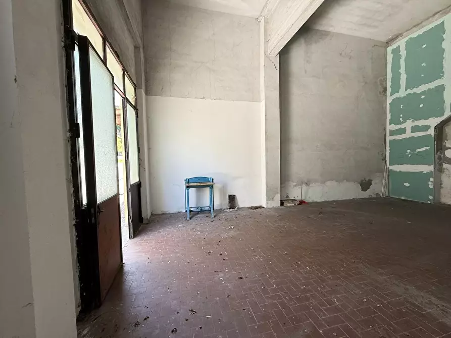 Immagine 5 di Magazzino in affitto  a Siena