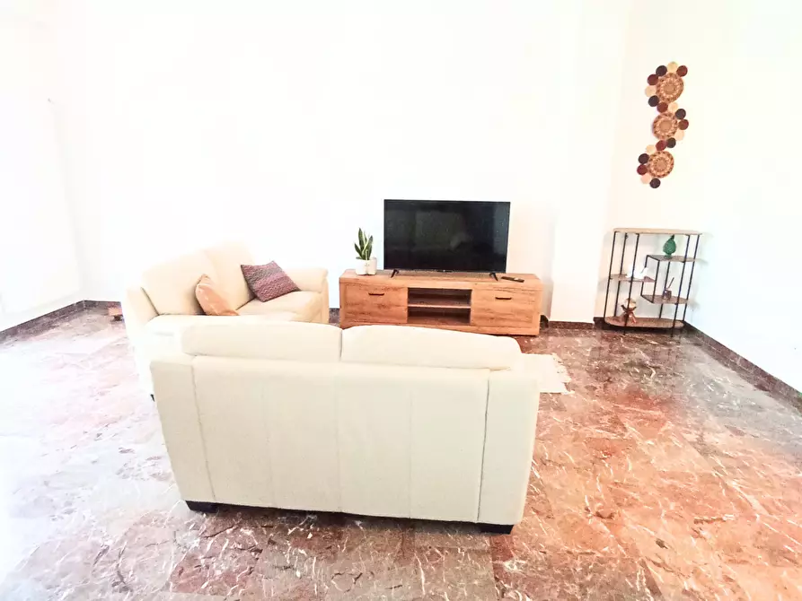 Immagine 1 di Appartamento in affitto  a Carrara