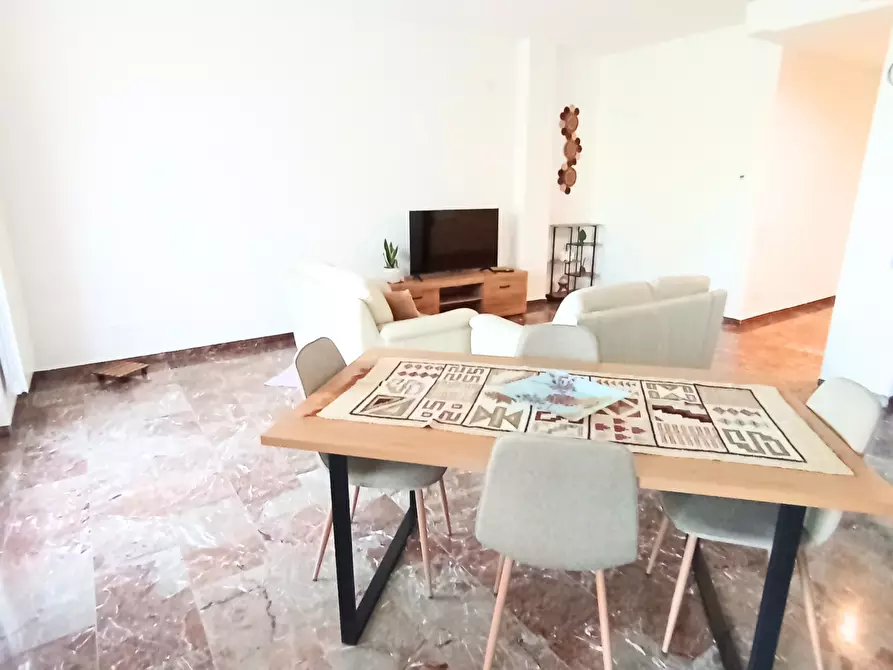 Immagine 5 di Appartamento in affitto  a Carrara