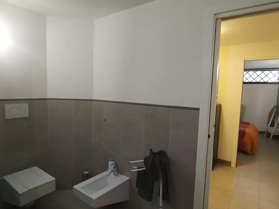 Immagine 13 di Appartamento in vendita  a Livorno