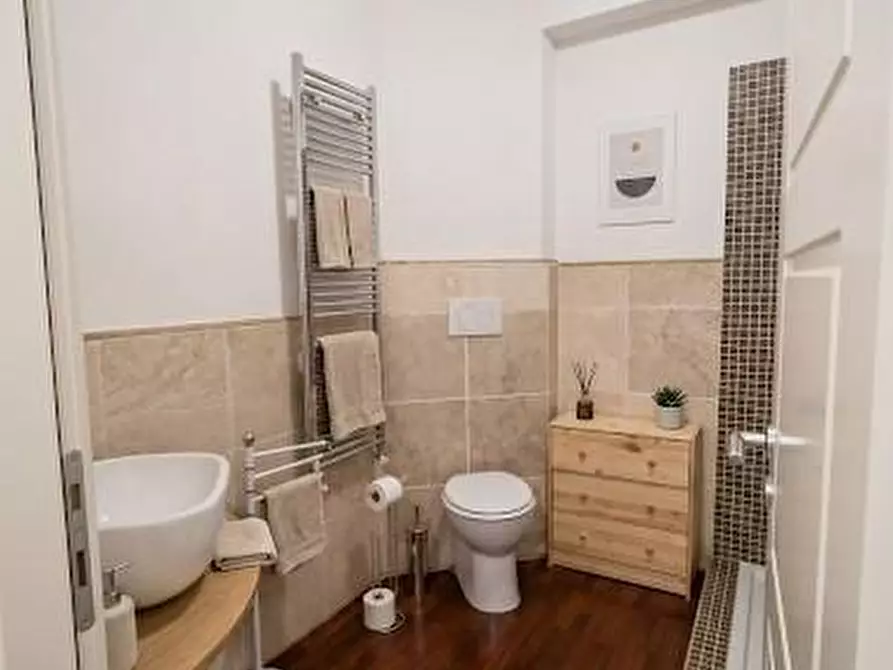 Immagine 8 di Appartamento in vendita  a Livorno