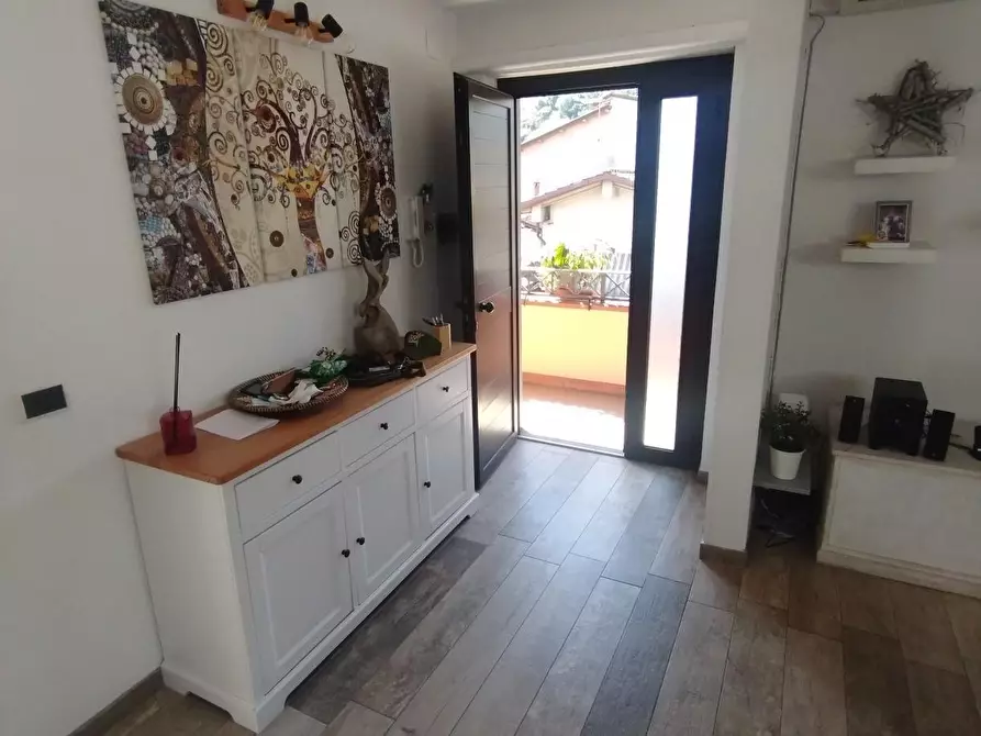 Immagine 2 di Appartamento in vendita  a Massa