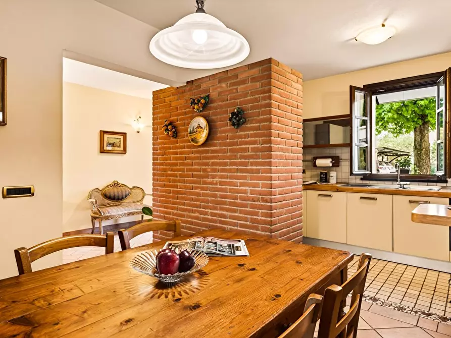 Immagine 5 di Casa bifamiliare in vendita  a Santa Maria A Monte
