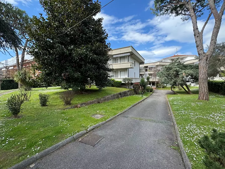 Immagine 1 di Appartamento in vendita  a Massa