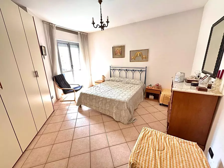 Immagine 10 di Appartamento in vendita  a Massa