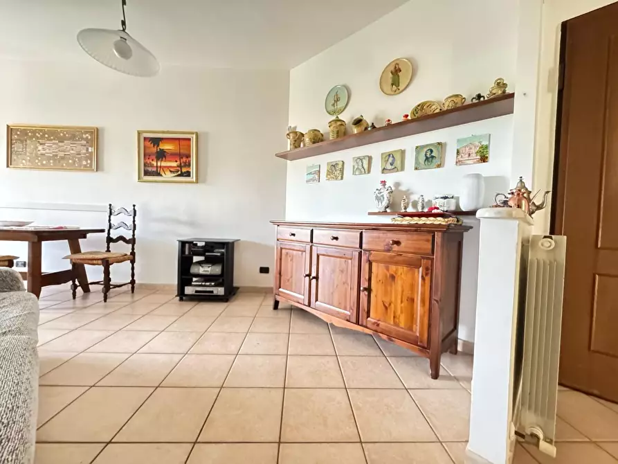 Immagine 3 di Appartamento in vendita  a Massa