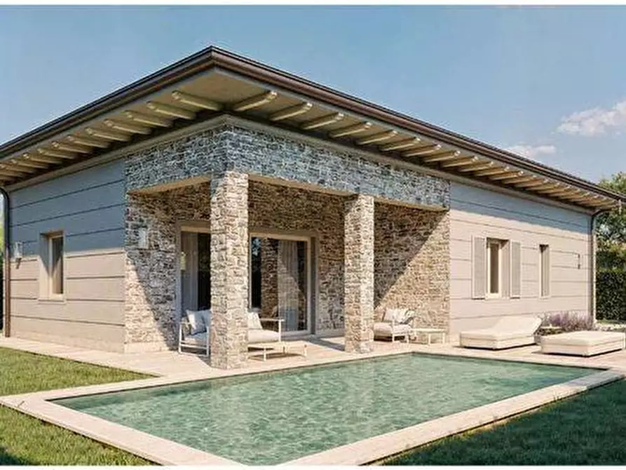 Immagine 1 di Villa in vendita  a Pietrasanta