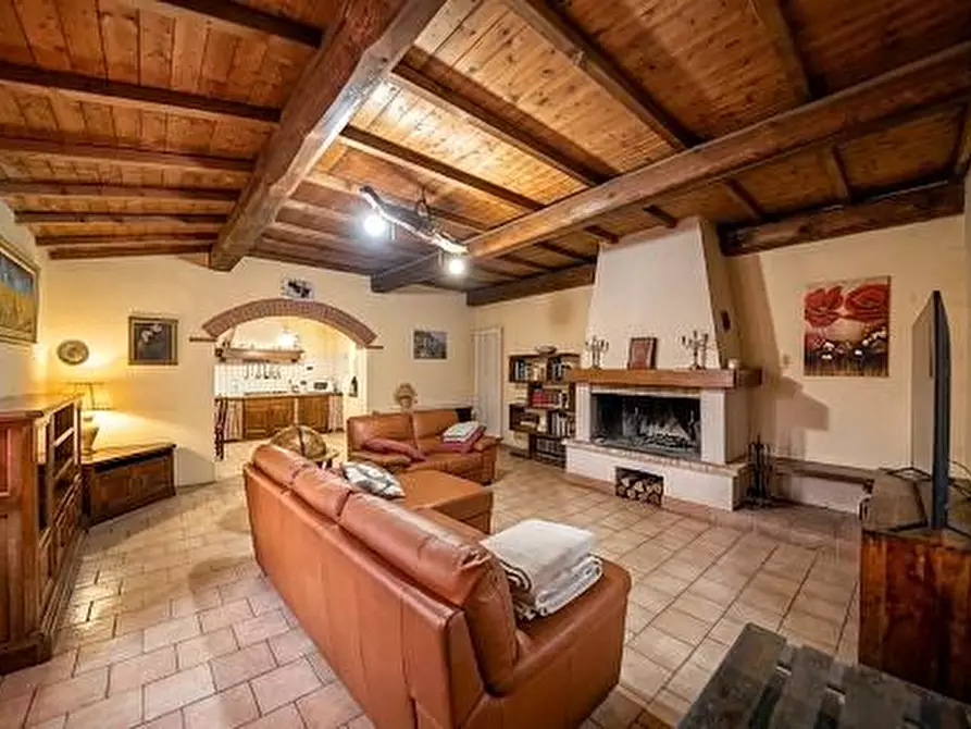 Immagine 16 di Casa colonica in vendita  a Fauglia