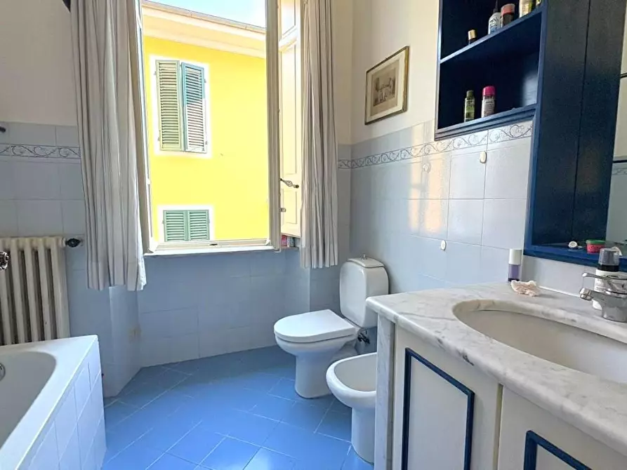 Immagine 8 di Villa in vendita  a Lucca