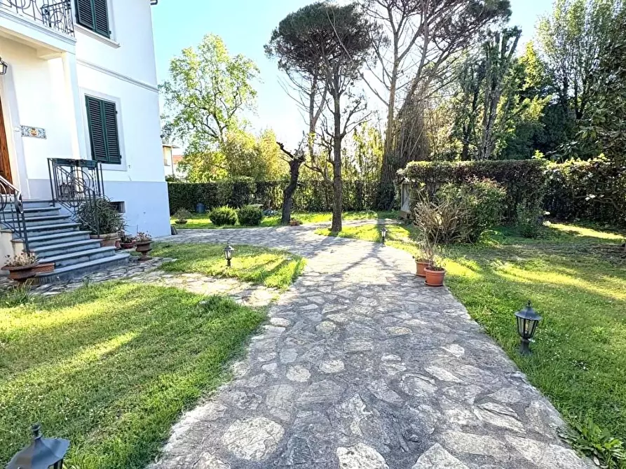 Immagine 25 di Villa in vendita  a Lucca