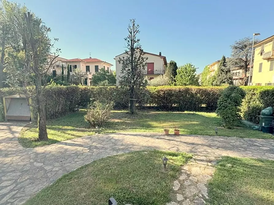 Immagine 27 di Villa in vendita  a Lucca