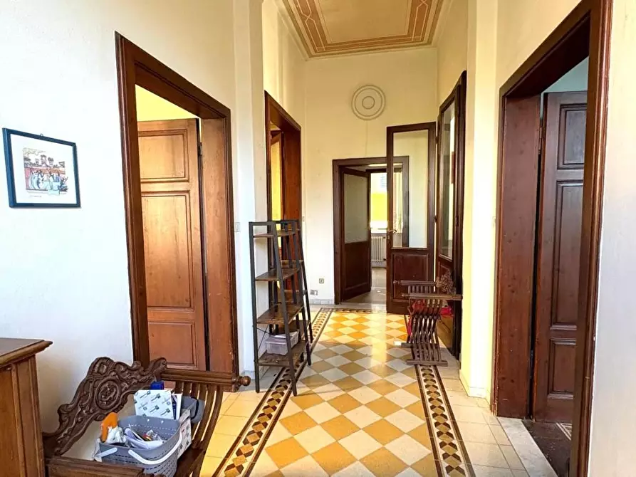 Immagine 2 di Villa in vendita  a Lucca