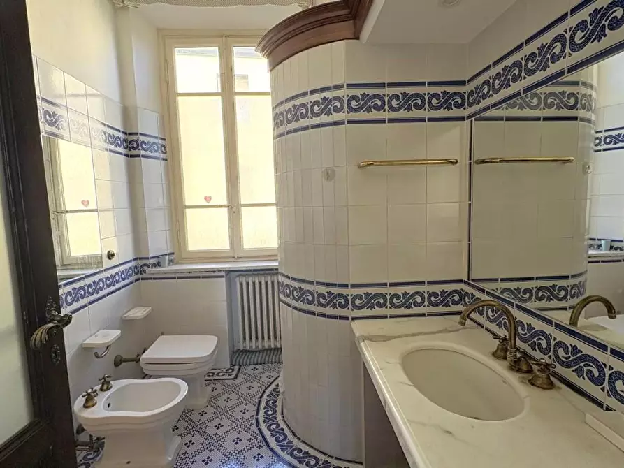 Immagine 12 di Villa in vendita  a Lucca