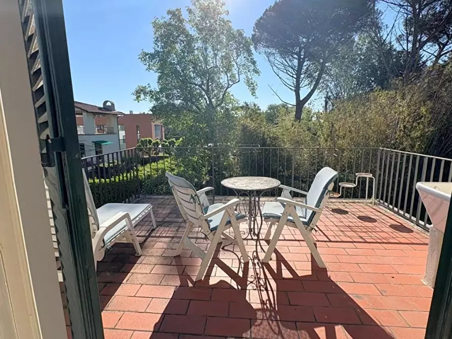 Immagine 17 di Villa in vendita  a Lucca