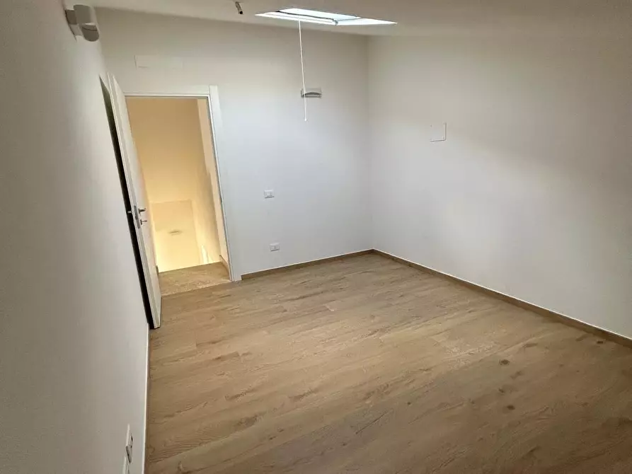 Immagine 4 di Casa bifamiliare in vendita  a San Giuliano Terme