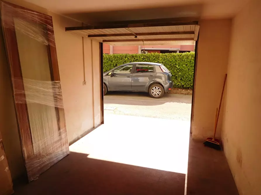 Immagine 2 di Garage in vendita  a Pisa
