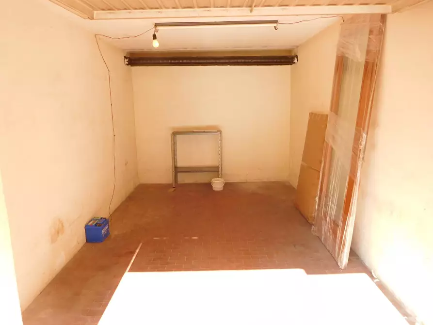 Immagine 1 di Garage in vendita  a Pisa