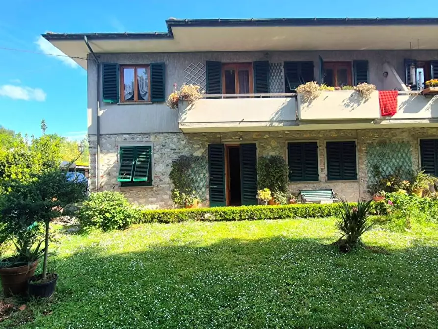 Immagine 3 di Casa bifamiliare in vendita  a Capannori