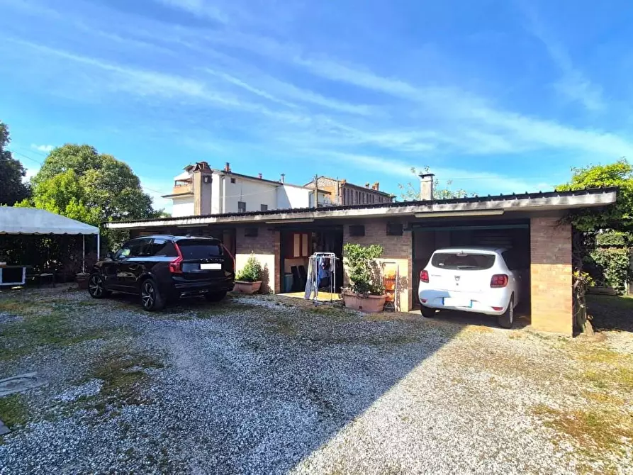 Immagine 8 di Casa bifamiliare in vendita  a Capannori