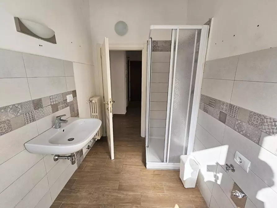 Immagine 8 di Villa in vendita  a Siena