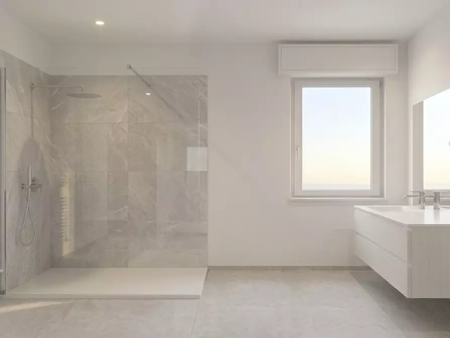 Immagine 2 di Appartamento in vendita  a Massa