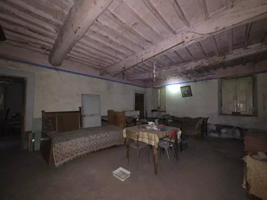 Immagine 30 di Casa colonica in vendita  a Capannori