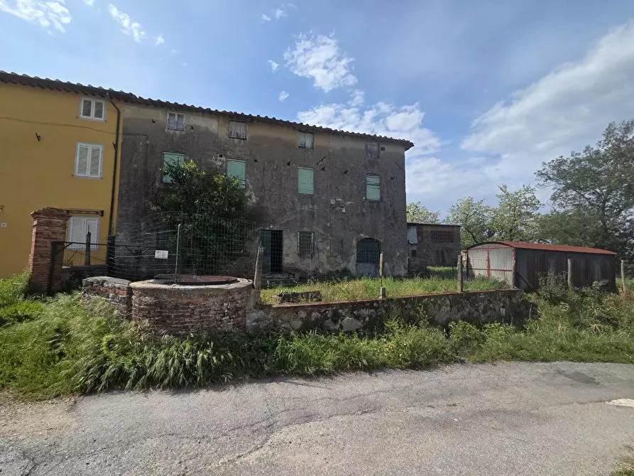 Immagine 39 di Casa colonica in vendita  a Capannori
