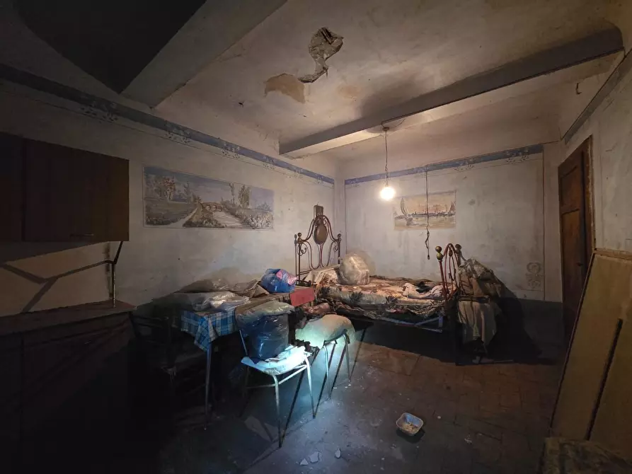 Immagine 31 di Casa colonica in vendita  a Capannori