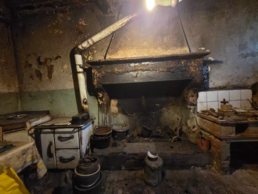 Immagine 26 di Casa colonica in vendita  a Capannori