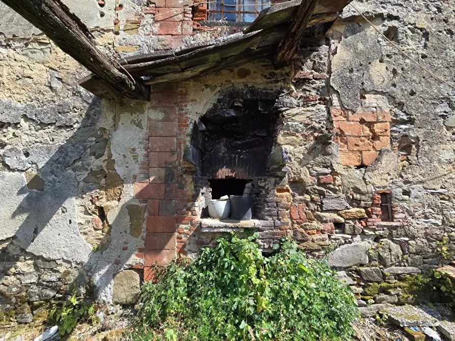 Immagine 4 di Casa colonica in vendita  a Capannori