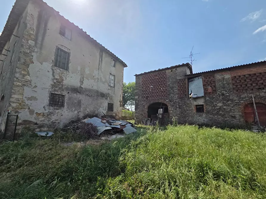Immagine 9 di Casa colonica in vendita  a Capannori