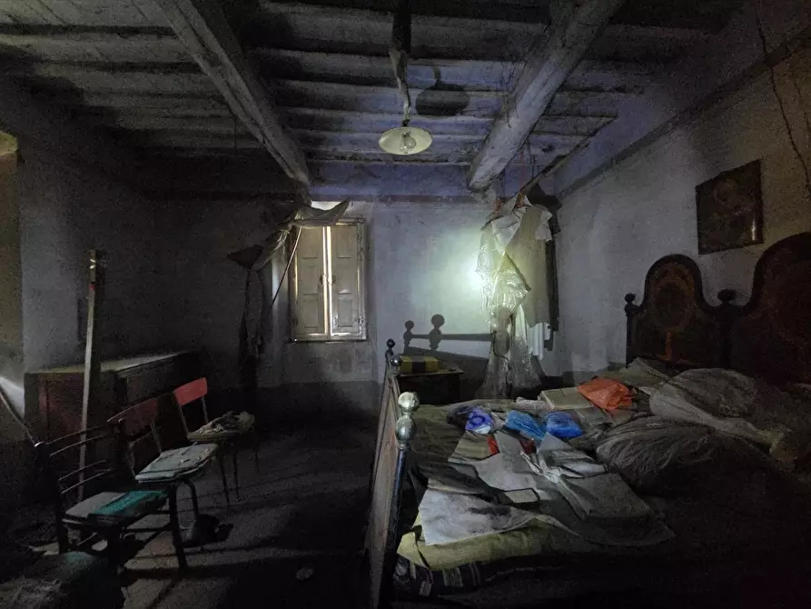 Immagine 34 di Casa colonica in vendita  a Capannori