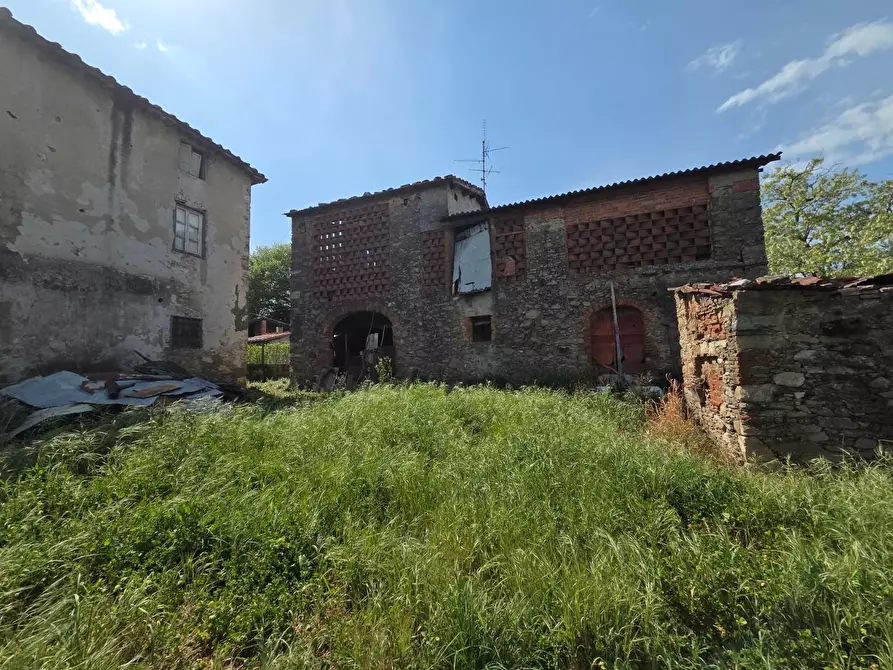 Immagine 10 di Casa colonica in vendita  a Capannori