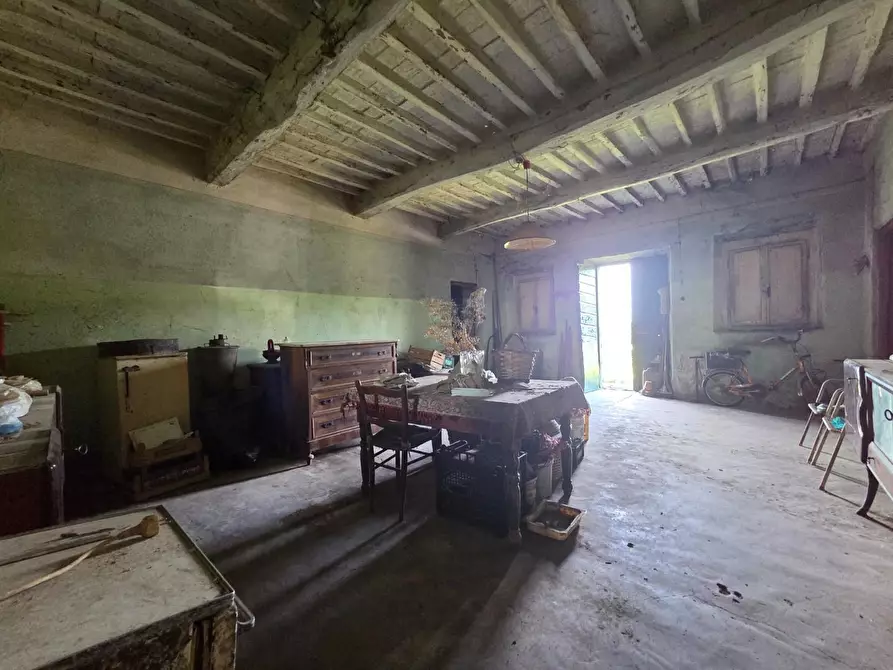 Immagine 23 di Casa colonica in vendita  a Capannori
