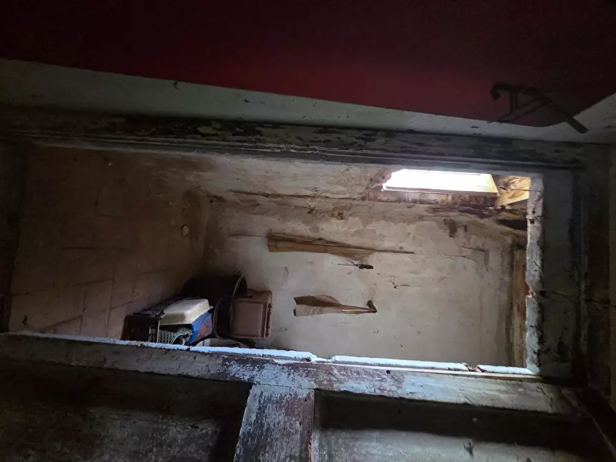 Immagine 28 di Casa colonica in vendita  a Capannori