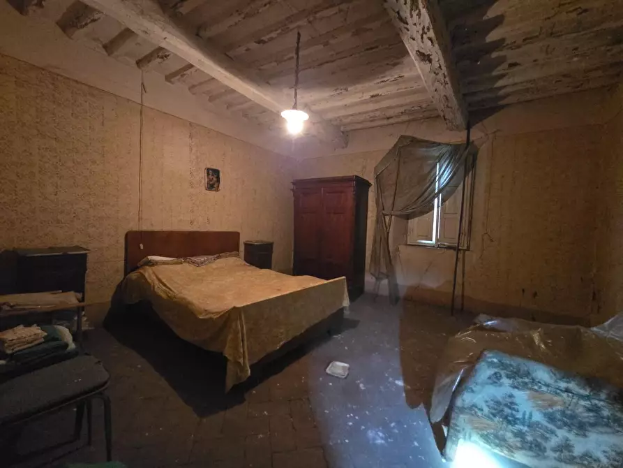 Immagine 33 di Casa colonica in vendita  a Capannori