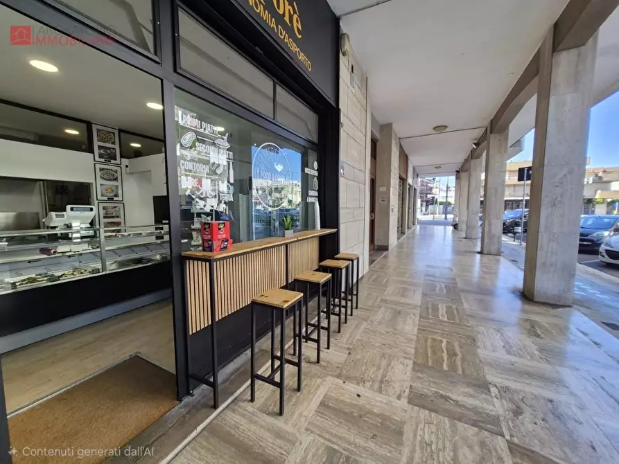 Immagine 4 di Attività commerciale in vendita  a Lecce