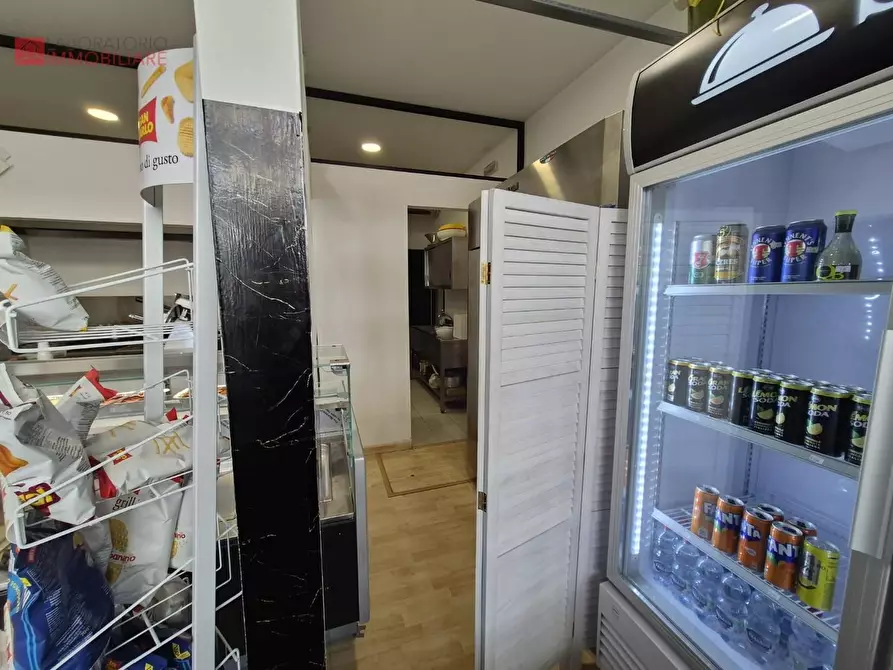 Immagine 19 di Attività commerciale in vendita  a Lecce