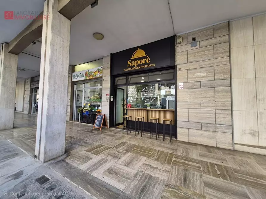 Immagine 6 di Attività commerciale in vendita  a Lecce
