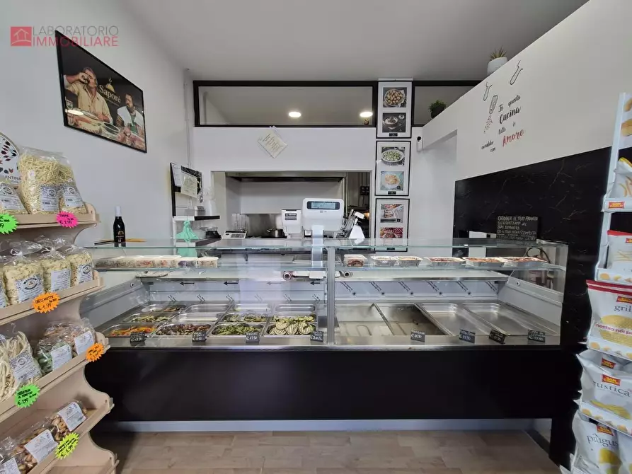 Immagine 14 di Attività commerciale in vendita  a Lecce