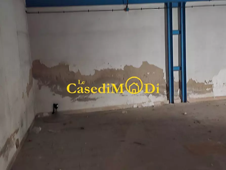 Immagine 7 di Locale commerciale in vendita  a Livorno