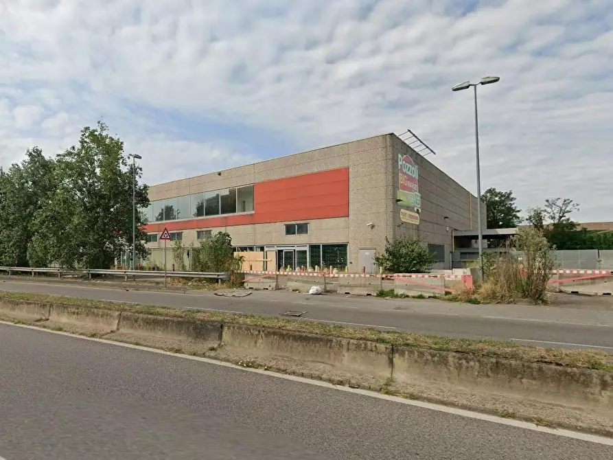 Immagine 1 di Locale commerciale in vendita  a Milano